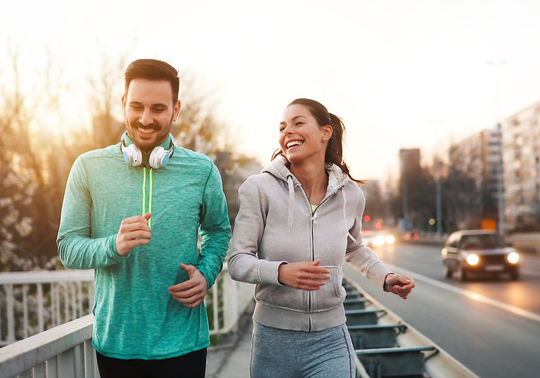 corovital-mettmann-opladen-leverkusen-praxis-sportmedizin-joggen-laufen-lachen-gesund